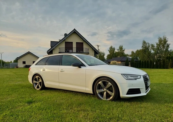 Audi A4 cena 65700 przebieg: 205400, rok produkcji 2016 z Ustka małe 22